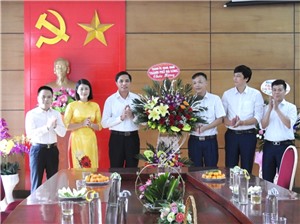 Bí thư Thành ủy thăm, chúc mừng 1 số cơ sở giáo dục nhân Ngày Nhà giáo Việt Nam 20/11